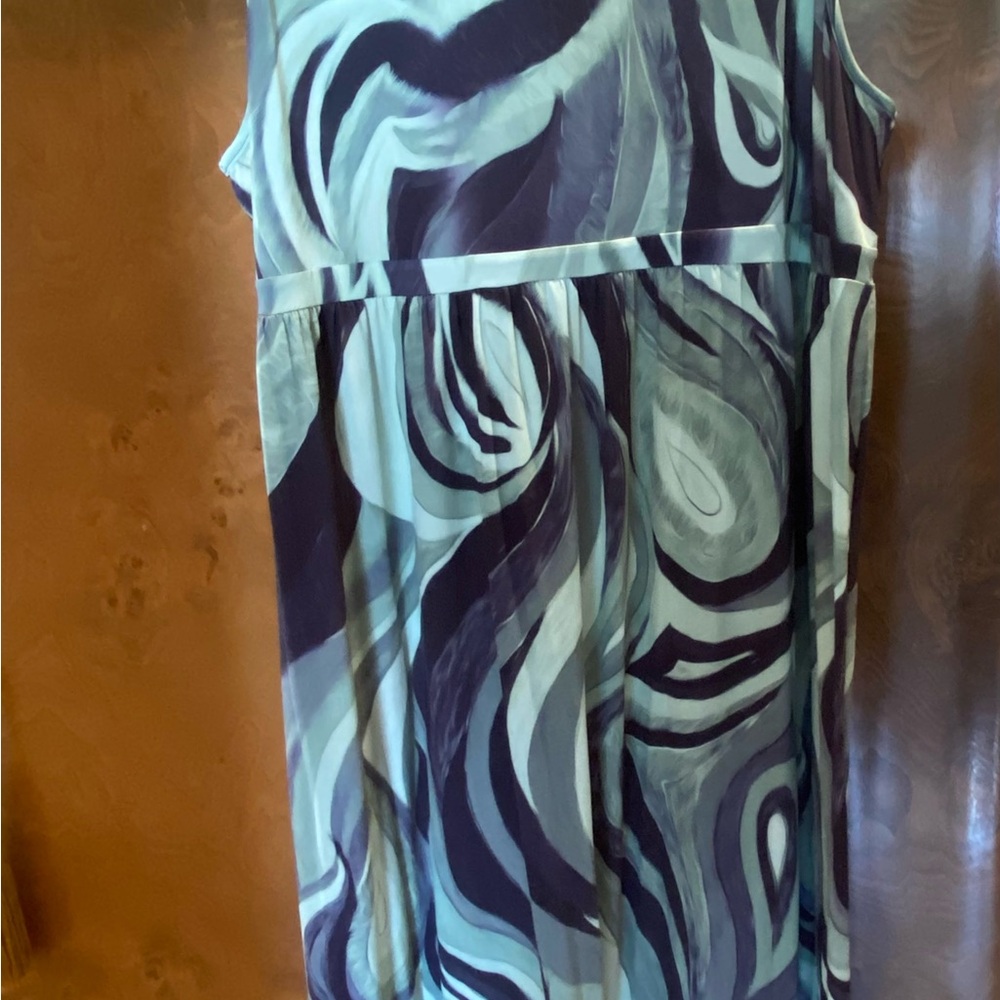 Chic Abstract Midi Dress in Black and Gray